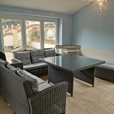 Couples Country Escape Includes Private Indoor Pool And Hot Tub In North Wales Villa Bagillt Exterior photo