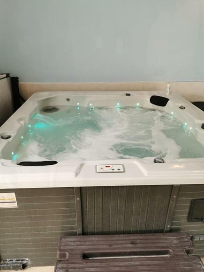 Holiday home Couples Country Escape Includes Private Indoor Pool And Hot Tub In North Wales *