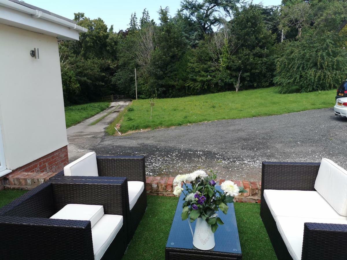 Couples Country Escape Includes Private Indoor Pool And Hot Tub In North Wales Holiday home Bagillt