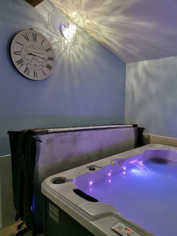 Holiday home Couples Country Escape Includes Private Indoor Pool And Hot Tub In North Wales *